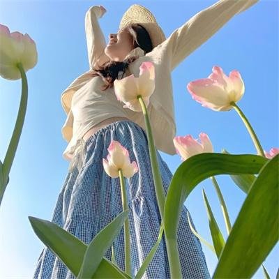 街上流行红裙子